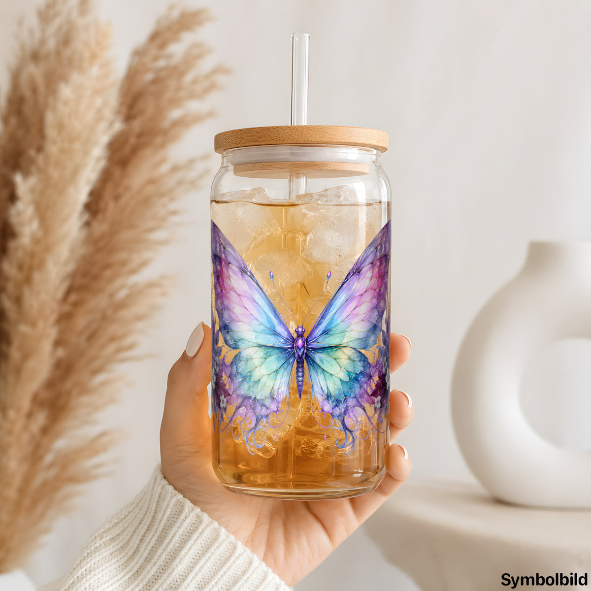 Becher-Aufkleber „Schmetterling im Flieder“ auf einem 16oz Glasbecher