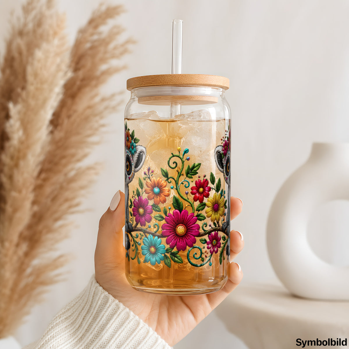 Becher-Aufkleber „Lemurenpaar im Blütenrahmen“ auf einem 16oz Glasbecher
