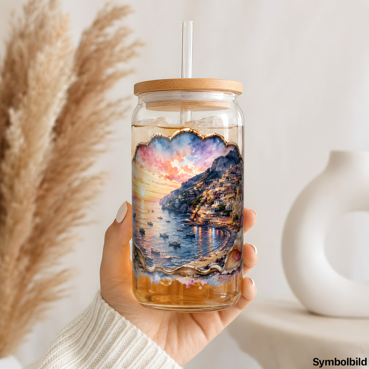 Becher-Aufkleber „Küstendorf im Abendlicht“ auf einem 16oz Glasbecher