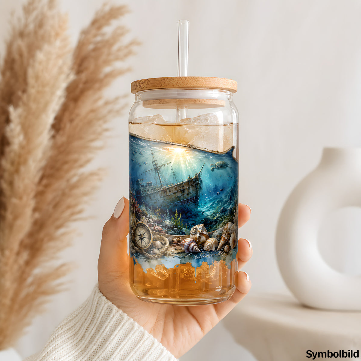 Becher-Aufkleber „Wal über dem Wrack“ auf einem 16oz Glasbecher