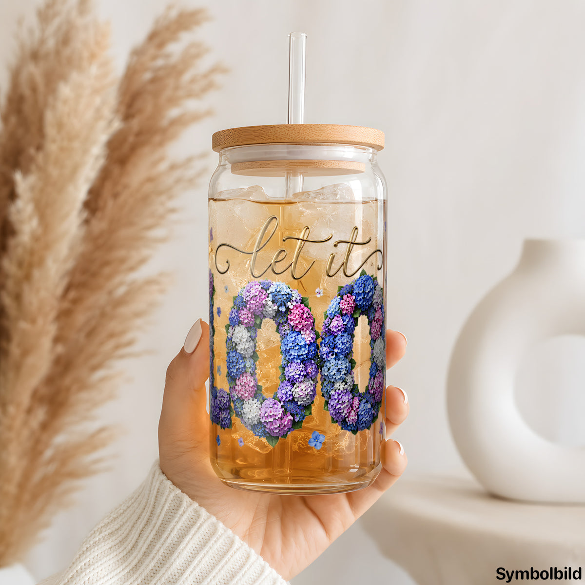 Becher-Aufkleber „Let it Bloom in Hortensien“ auf einem 16oz Glasbecher