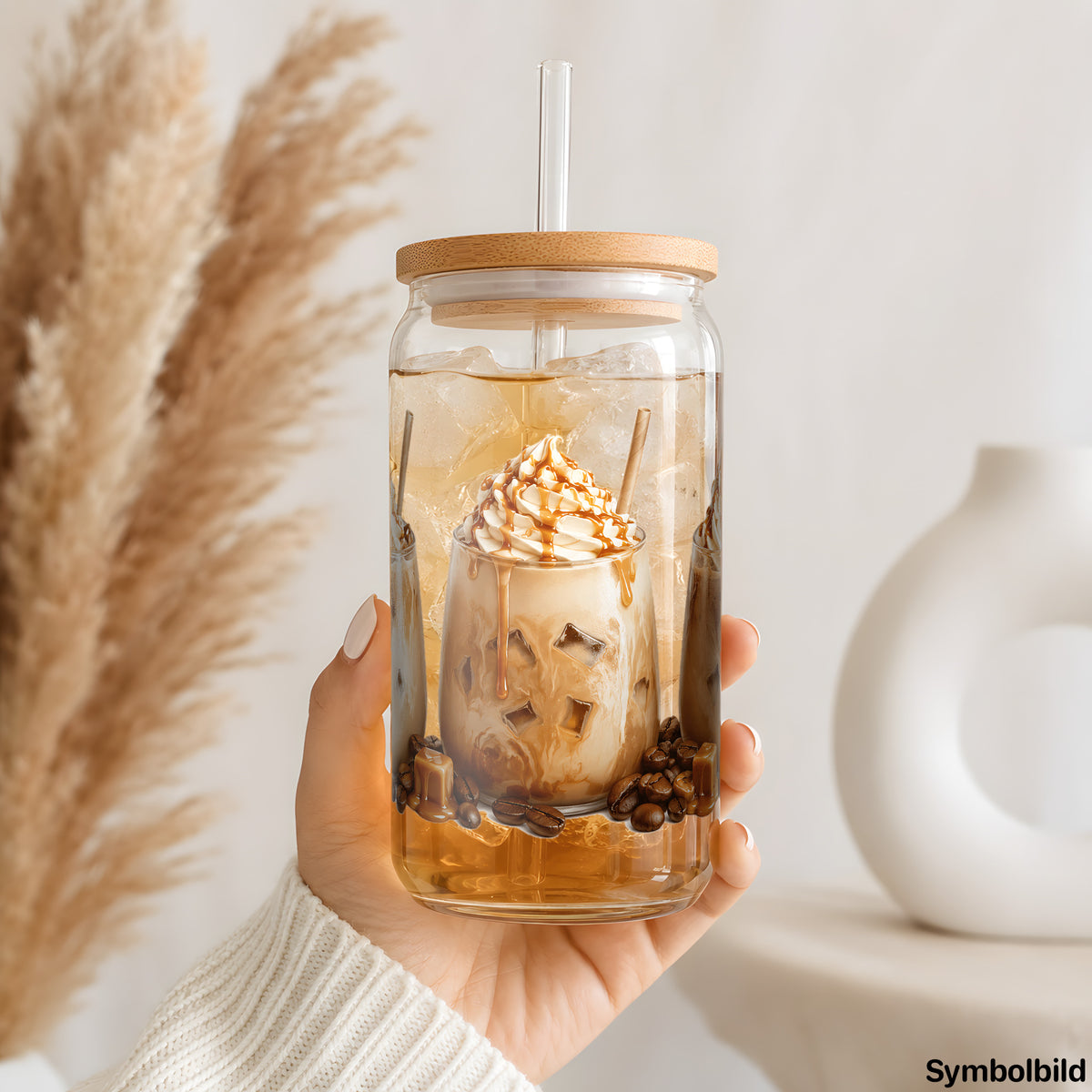 Becher-Aufkleber „Karamell-Eiskaffee mit Sahne“ auf einem 16oz Glasbecher