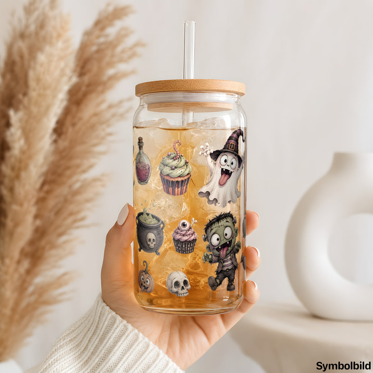 Becher-Aufkleber „Kessel, Katz und Kürbis“ auf einem 16oz Glasbecher
