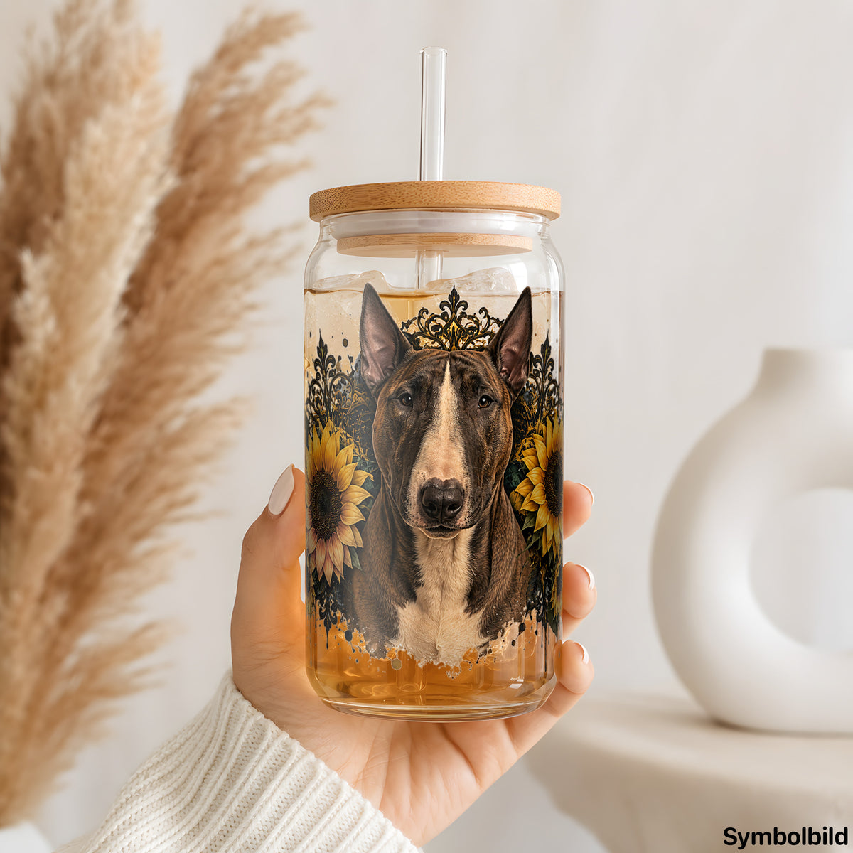 Becher-Aufkleber „Bullterrier in Sonnenblumen“ auf einem 16oz Glasbecher