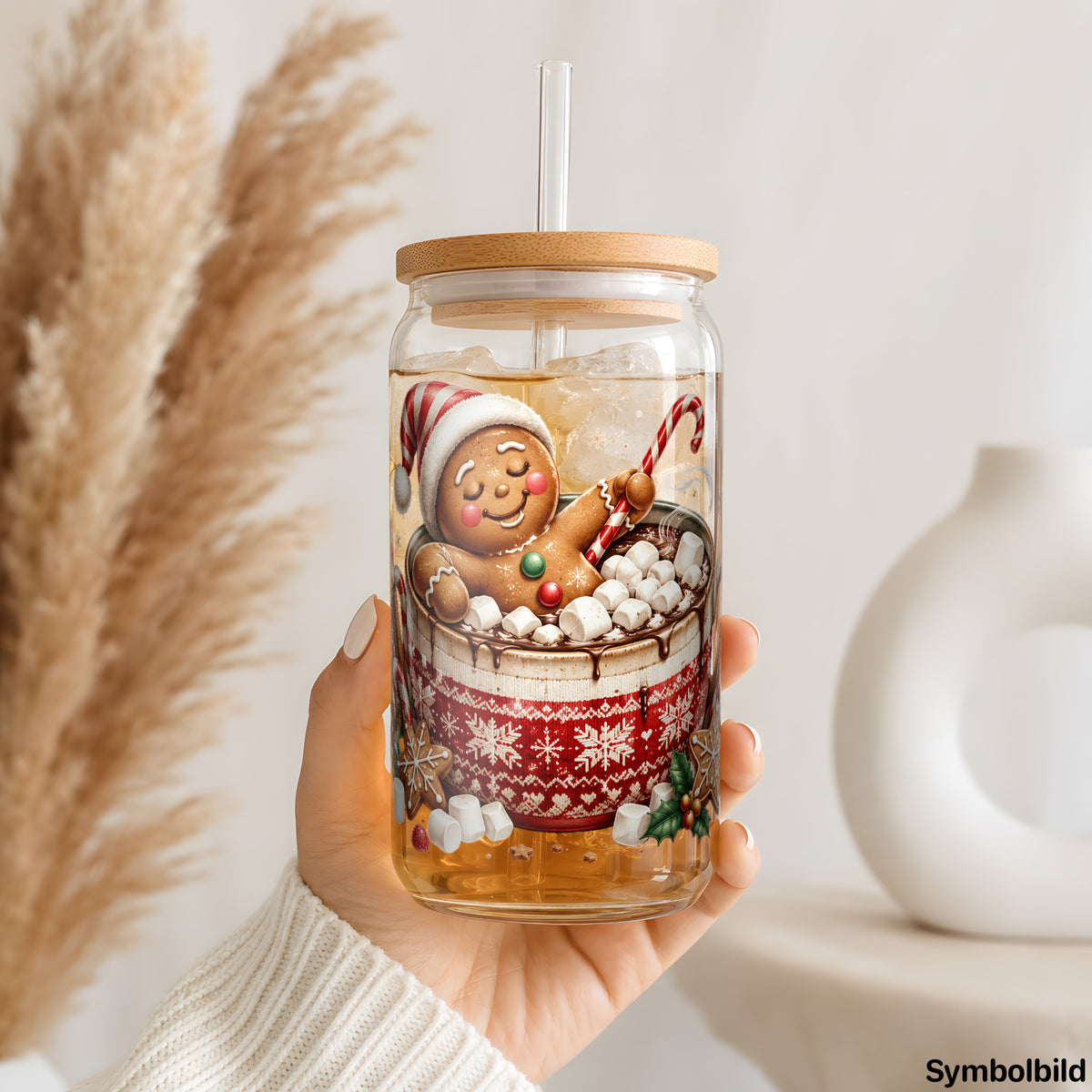 Becher-Aufkleber „Lebkuchenmann mit Zuckerstange in der Tasse“ auf einem 16oz Glasbecher