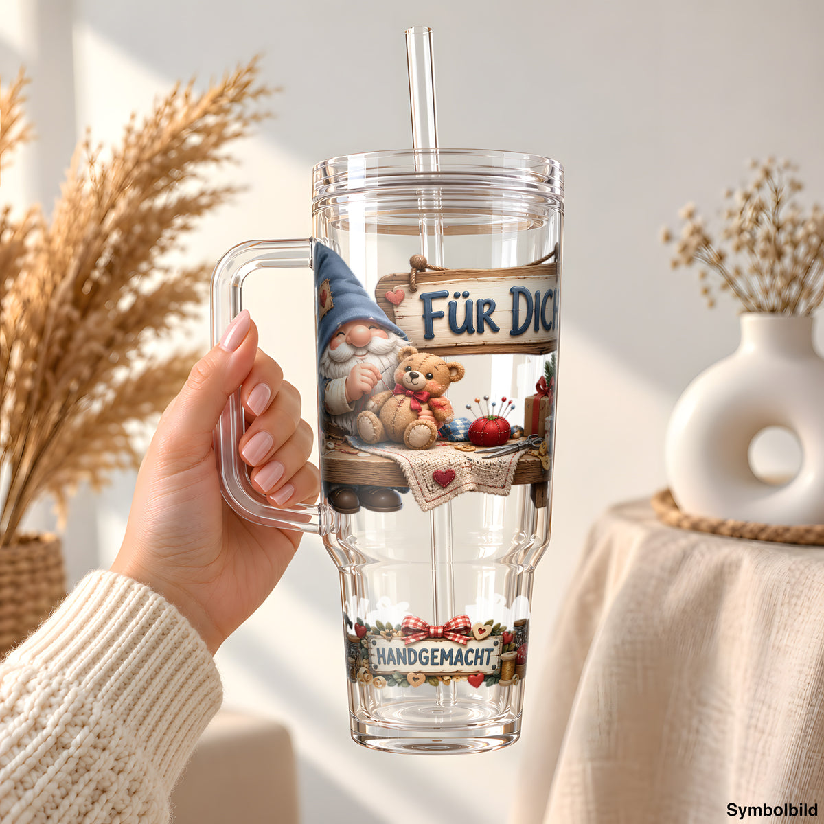 Für dich: Wichtel mit Teddy als UV-DTF Sticker auf einem 40oz Becher (Symbolbild)