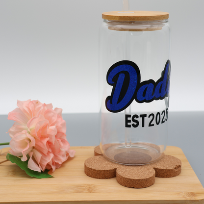 Daddy EST - personalisierbar | Trinkglas 500 ml | Strohhalm + Deckel
