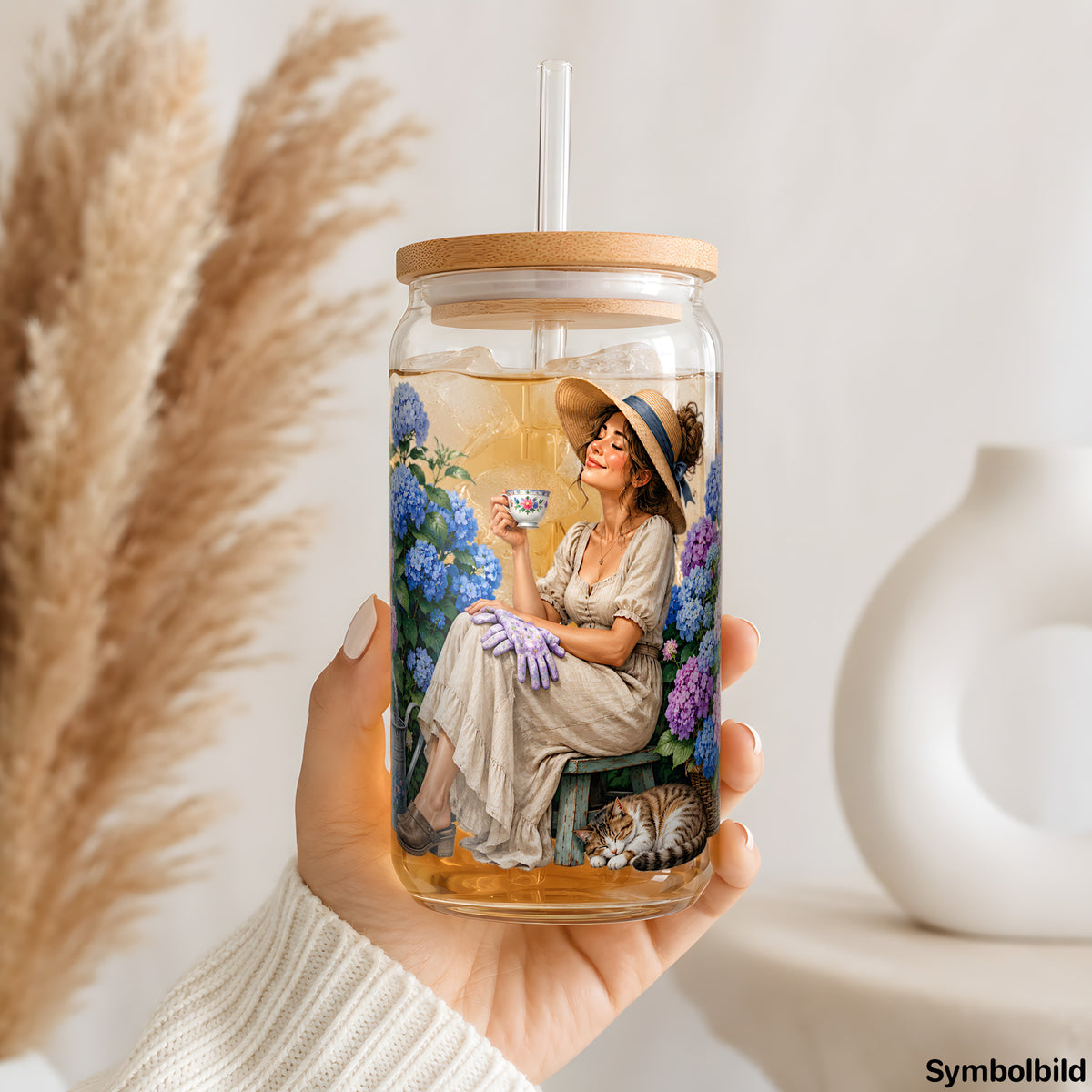 Becher-Aufkleber „Teestunde im Hortensienbeet“ auf einem 16oz Glasbecher