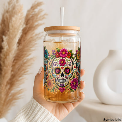 Becher-Aufkleber „Zuckerschädel mit Blüten“ auf einem 16oz Glasbecher