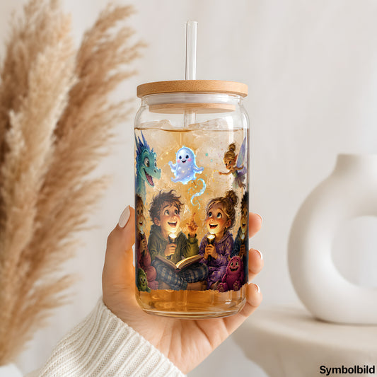 Becher-Aufkleber „Nachtgeschichten mit Monstern“ auf einem 16oz Glasbecher