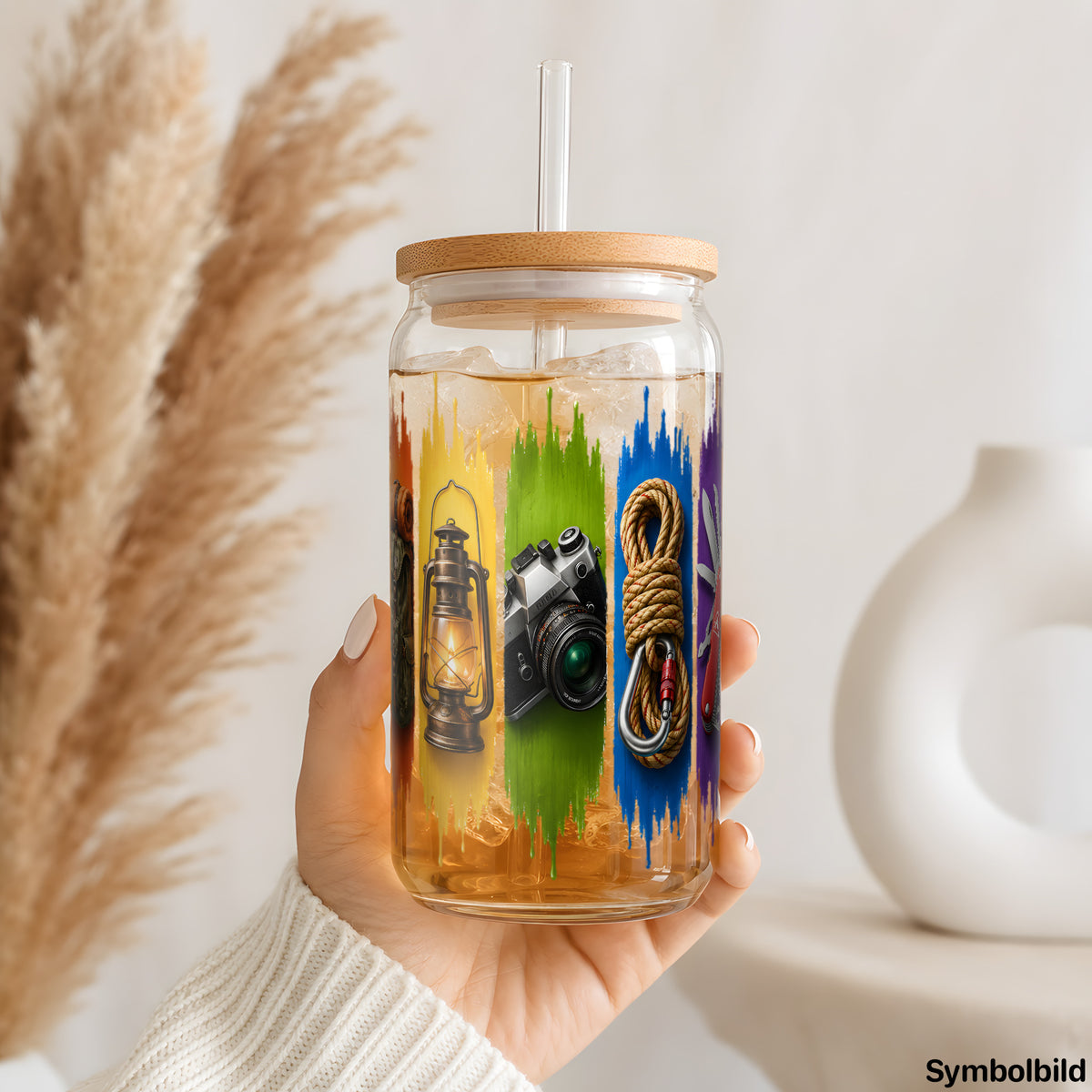Outdoor-Ausrüstung-Aufkleber auf einem 16oz Glasbecher
