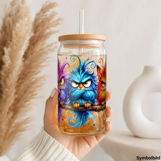 Becher-Aufkleber „Grimmige Federbälle“ auf einem 16oz Glasbecher