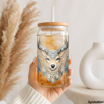 Becher-Aufkleber „Hirsch im Winterkranz“ auf einem 16oz Glasbecher