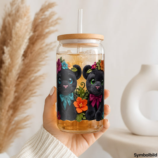 Becher-Aufkleber „Plüschpanther im Blütenmeer“ auf einem 16oz Glasbecher