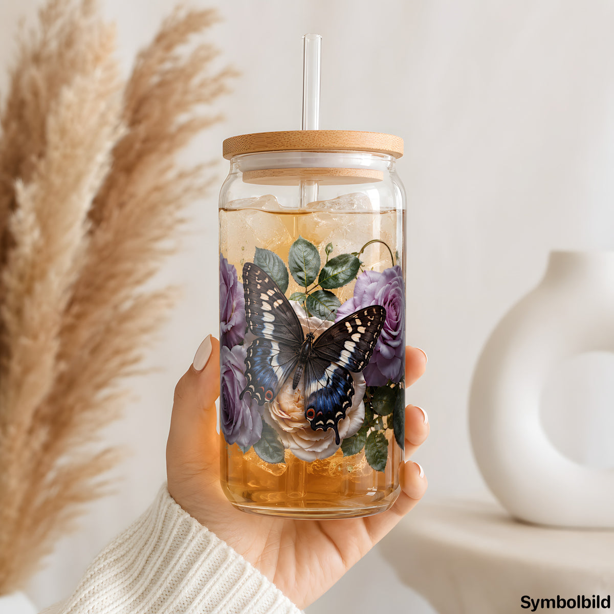 Becher-Aufkleber „Lila Rosen mit Falter“ auf einem 16oz Glasbecher
