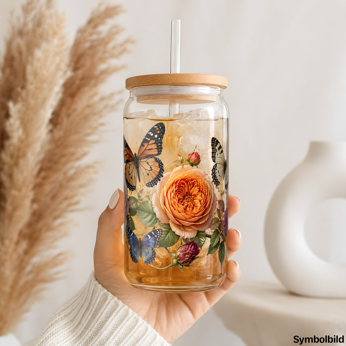 Becher-Aufkleber „Monarchfalter und Rosen“ auf einem 16oz Glasbecher