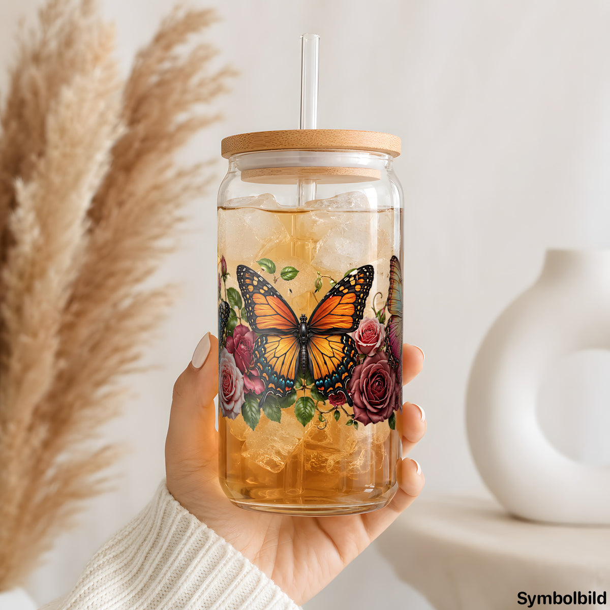 Becher-Aufkleber „Rosen und Schmetterlinge“ auf einem 16oz Glasbecher