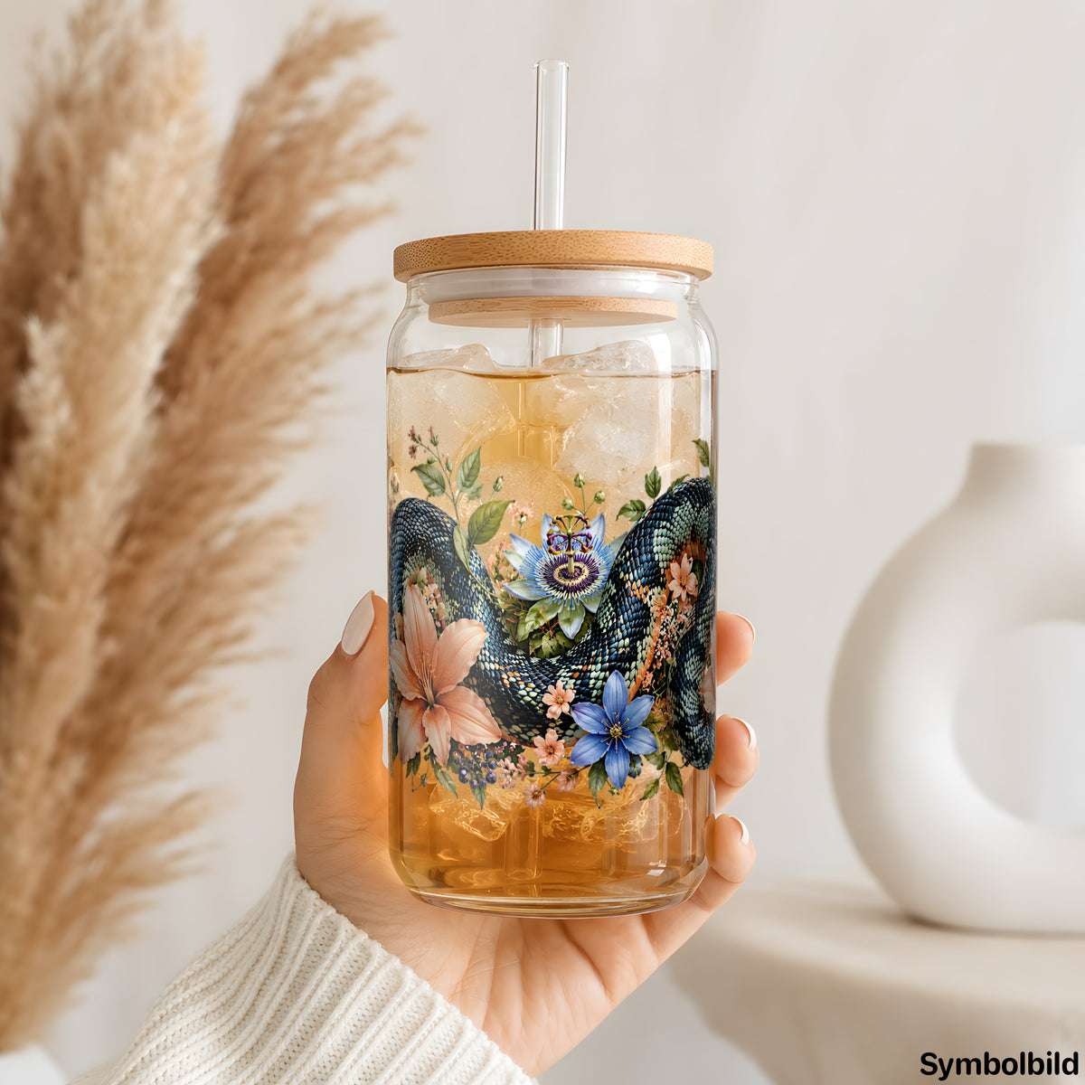 Becher-Aufkleber „Schlange im Blütenbeet“ auf einem 16oz Glasbecher