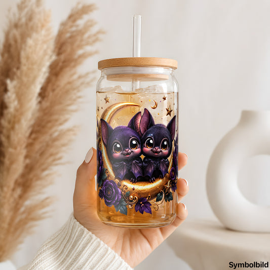 Becher-Aufkleber „Fledermausbabys im Mondlicht“ auf einem 16oz Glasbecher