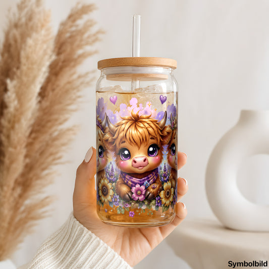 Becher-Aufkleber „Highland-Kälbchen mit Blumenkranz“ auf einem 16oz Glasbecher
