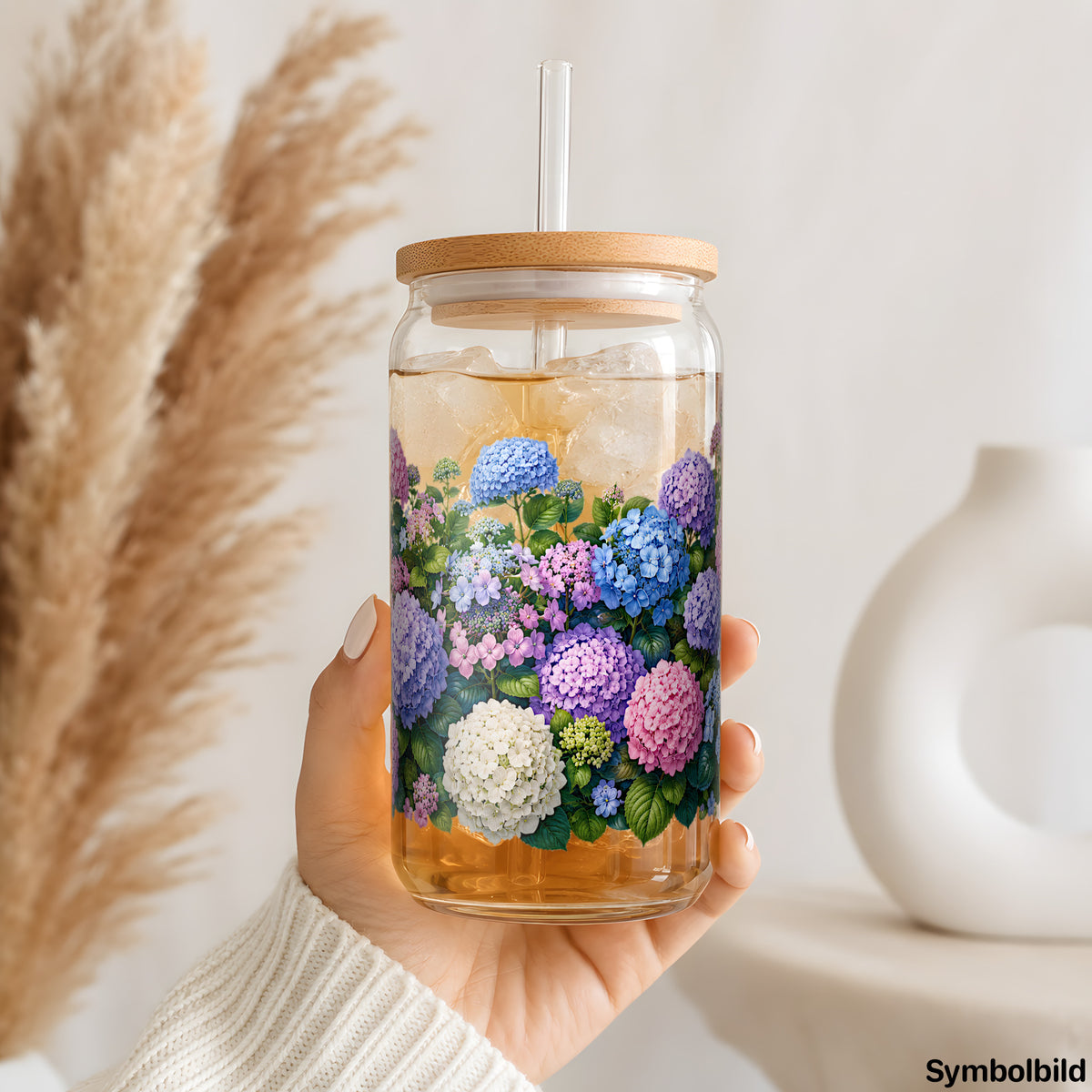 Becher-Aufkleber „Hortensienbeet in Pastell“ auf einem 16oz Glasbecher