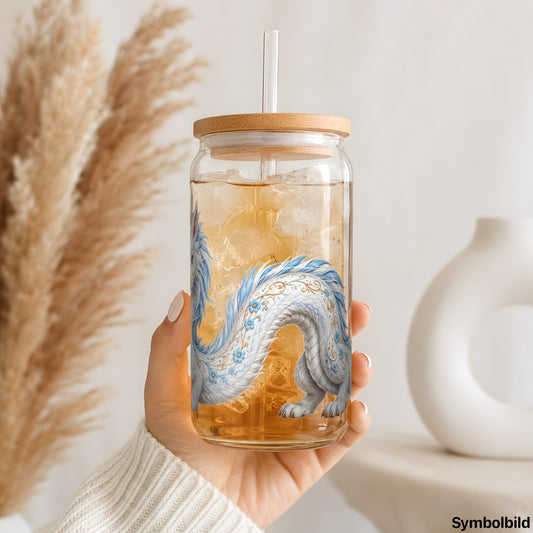 Becher-Aufkleber „Flauschdrache in Eisblau“ auf einem 16oz Glasbecher