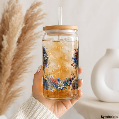 Becher-Aufkleber „Dirndl-Dame mit Blumenkranz“ auf einem 16oz Glasbecher