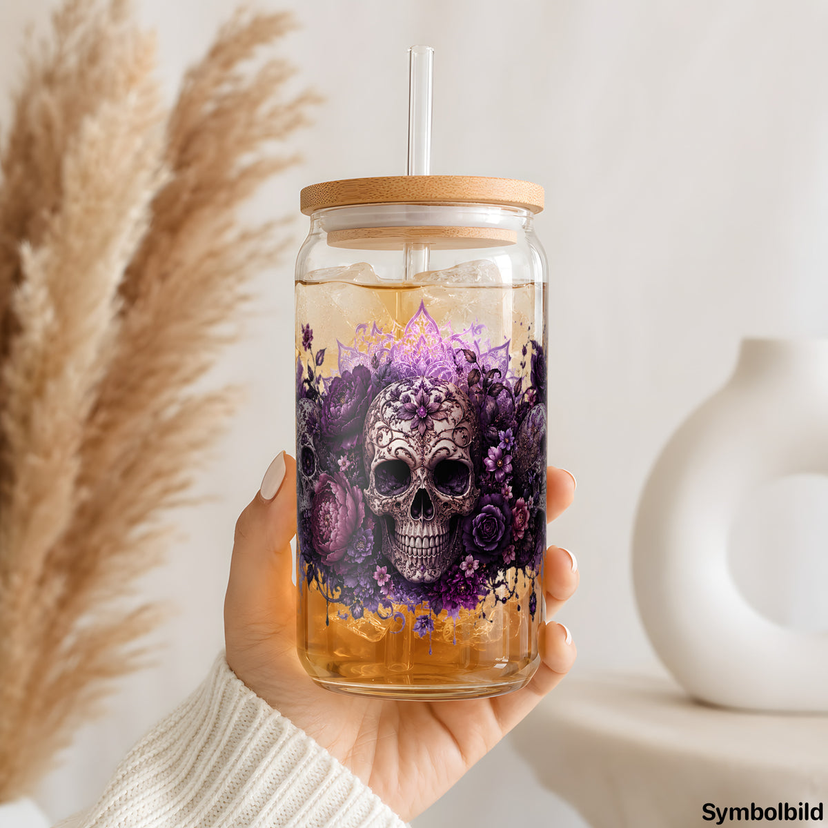 Becher-Aufkleber „Totenköpfe in Violett“ auf einem 16oz Glasbecher