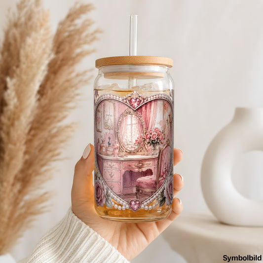 Becher-Aufkleber „Rosa Boudoir im Herzfenster“ auf einem 16oz Glasbecher
