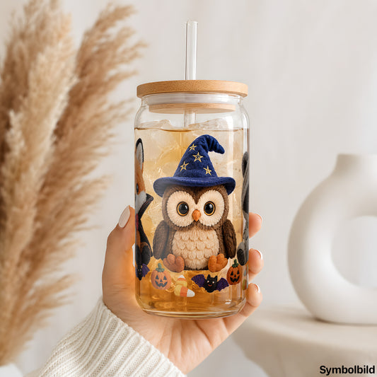 Becher-Aufkleber „Fuchs, Eule und Waschbär im Kostüm“ auf einem 16oz Glasbecher