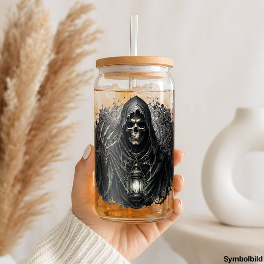 Becher-Aufkleber „Sensenmann mit Laterne“ auf einem 16oz Glasbecher