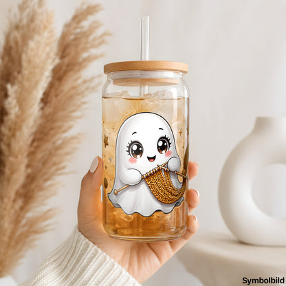 Becher-Aufkleber „Geisterchen beim Stricken“ auf einem 16oz Glasbecher