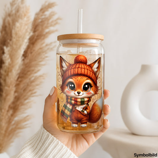 Becher-Aufkleber „Herbstfuchs mit Wollmütze“ auf einem 16oz Glasbecher