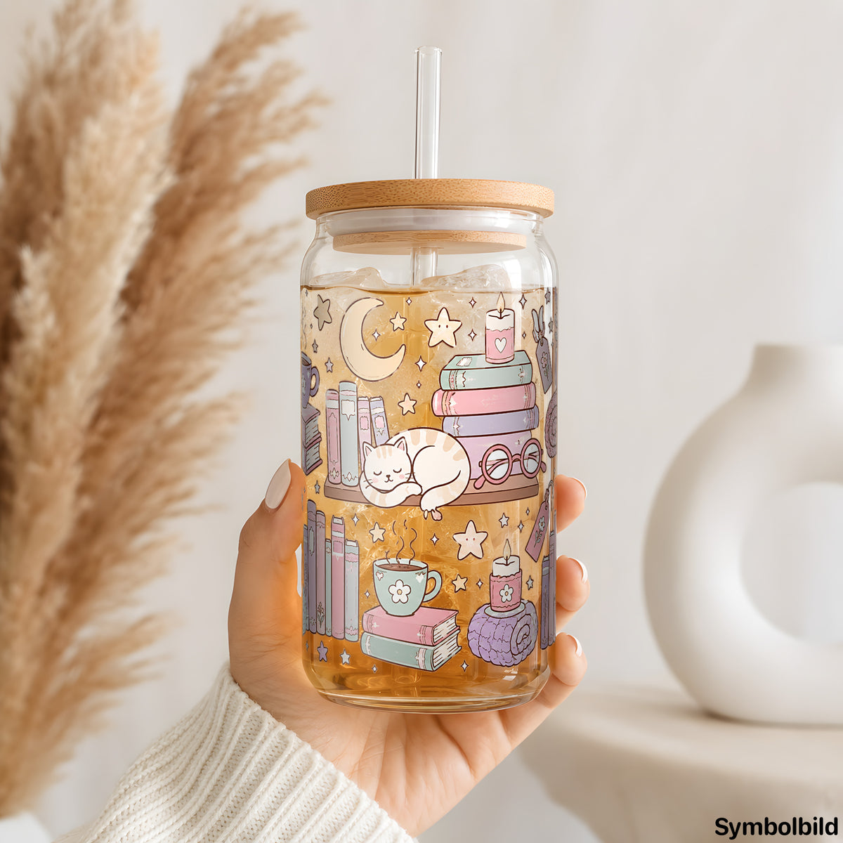 Becher-Aufkleber „Bücherregal mit Katze“ auf einem 16oz Glasbecher