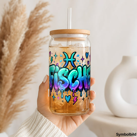 Becher-Aufkleber „Sternzeichen Fische als Graffiti-Schriftzug“ auf einem 16oz Glasbecher