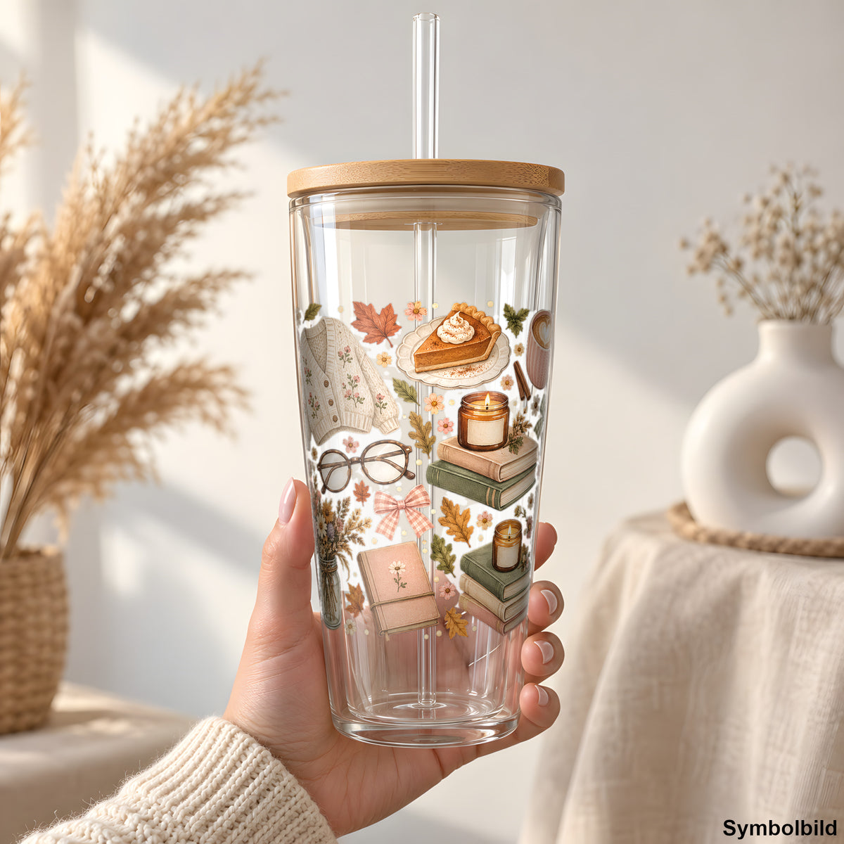 Becher-Aufkleber „Herbstmomente mit Büchern & Kerzen“ auf einem 24oz Glasbecher