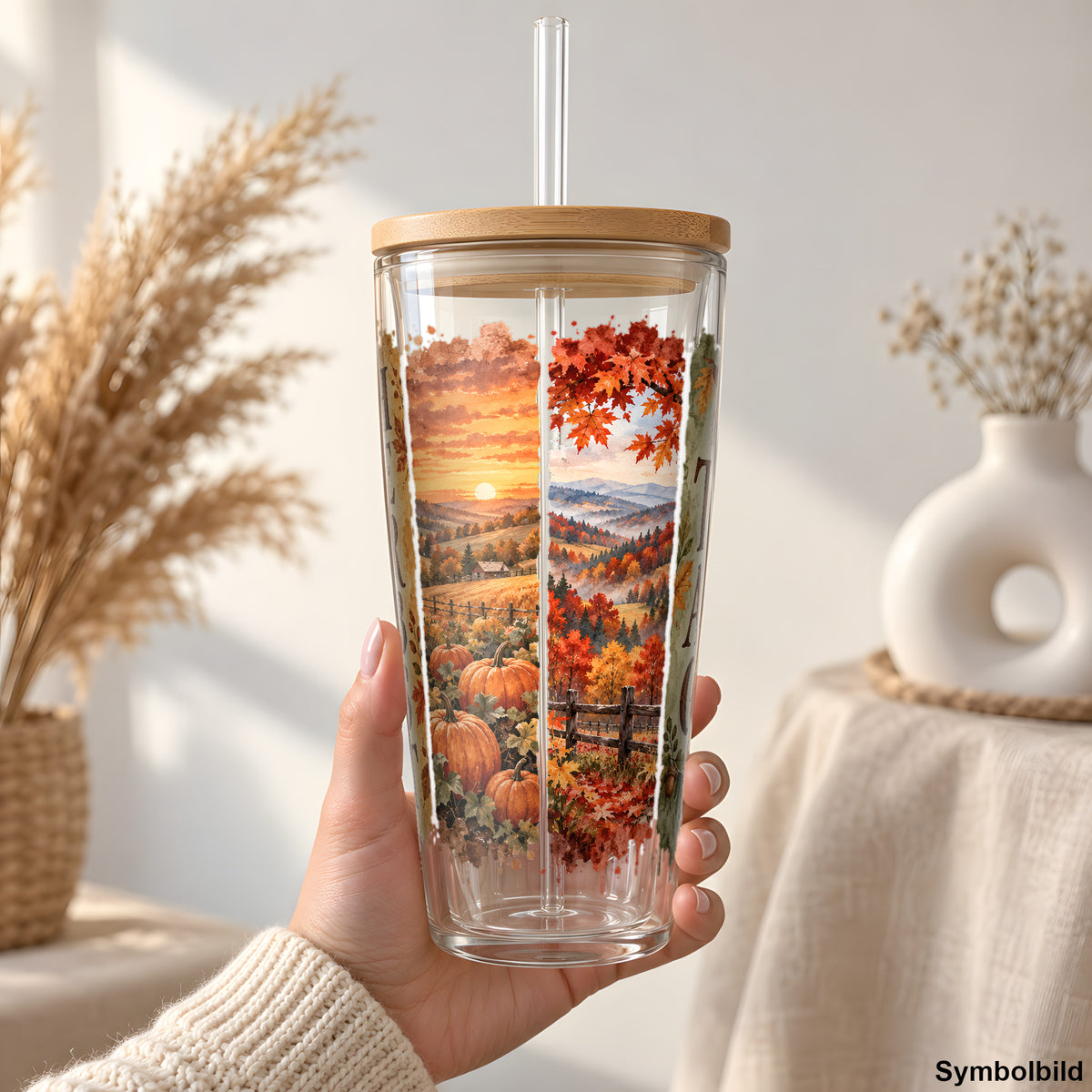 Becher-Aufkleber „Herbsttag-Paneele mit Kürbissen & Waldweg“ auf einem 24oz Glasbecher
