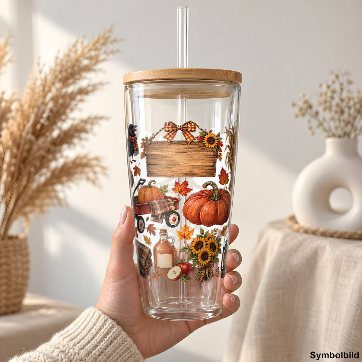 Becher-Aufkleber „Herbsternte mit Kürbiswagen & Rabe“ auf einem 24oz Glasbecher