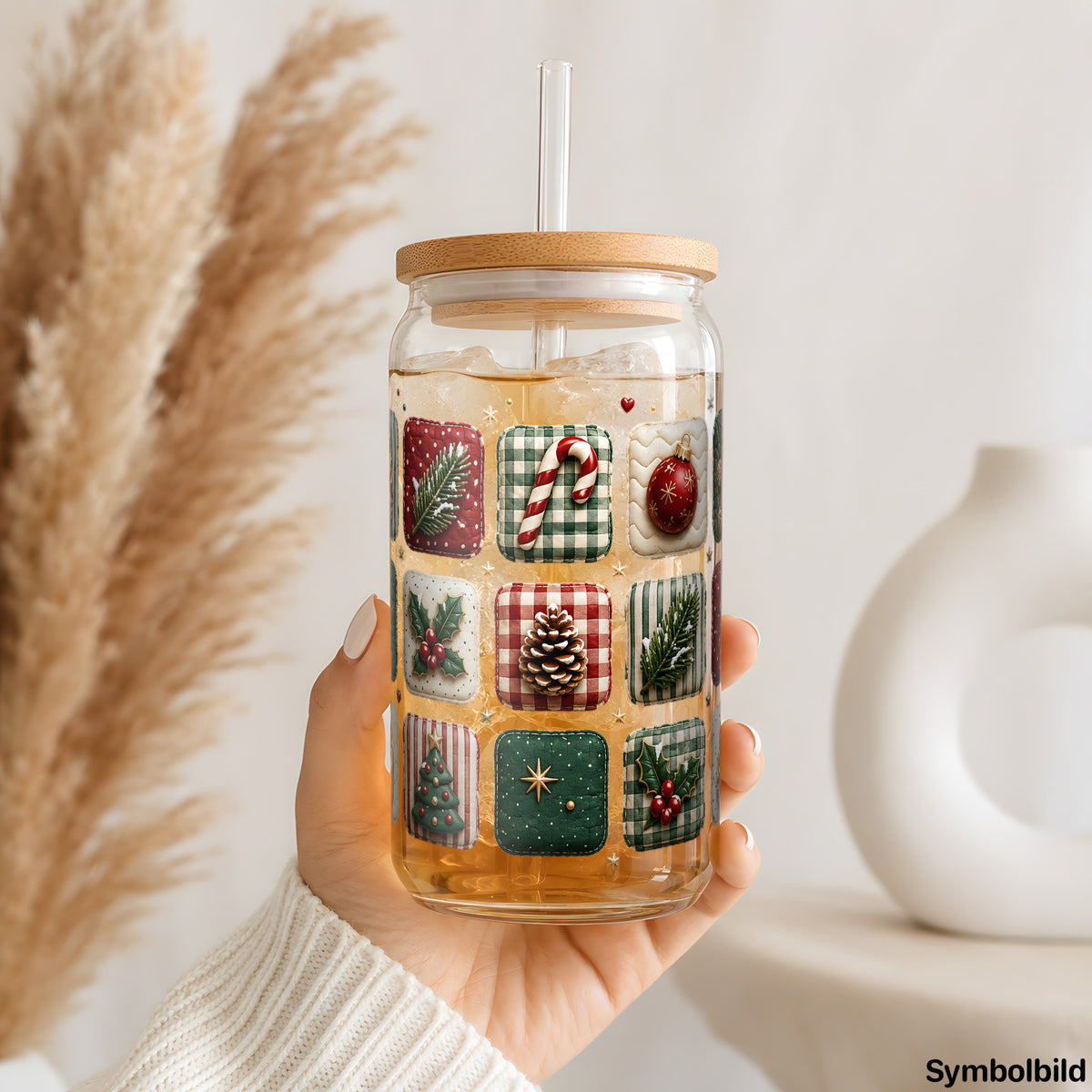 Becher-Aufkleber „Weihnachts-Patchwork“ auf einem 16oz Glasbecher